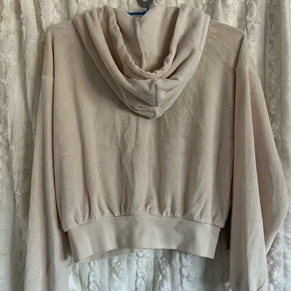 atitzia wilfred zip up - Picture 3 of 4